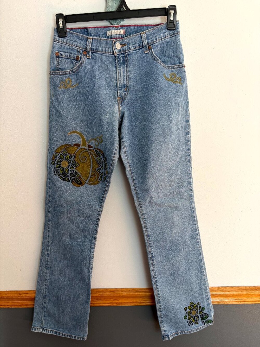 Levis Women's upcycled Jeans Size W28" L31" Pumpkin fall Print